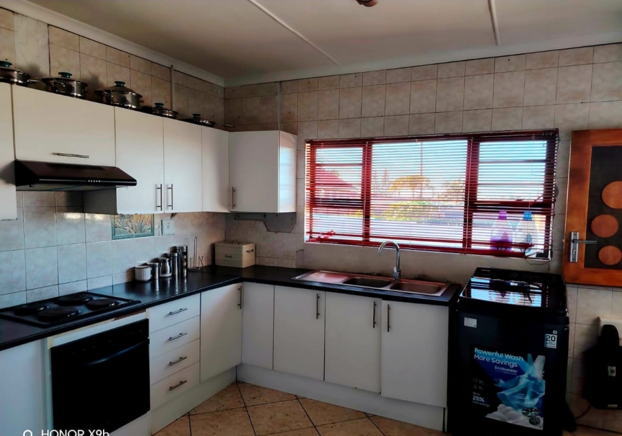 5 Bedroom Property for Sale in Amalinda Eastern Cape